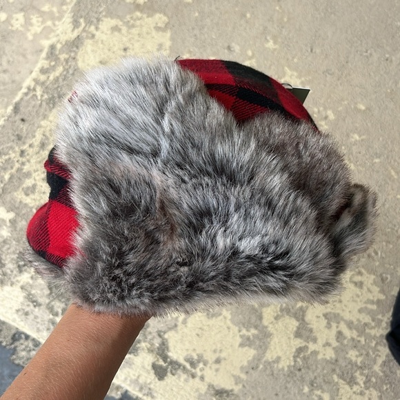 2 brand new winter hats - Picture 2 of 16